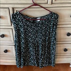 Old Navy black and white flowered peasant blouse